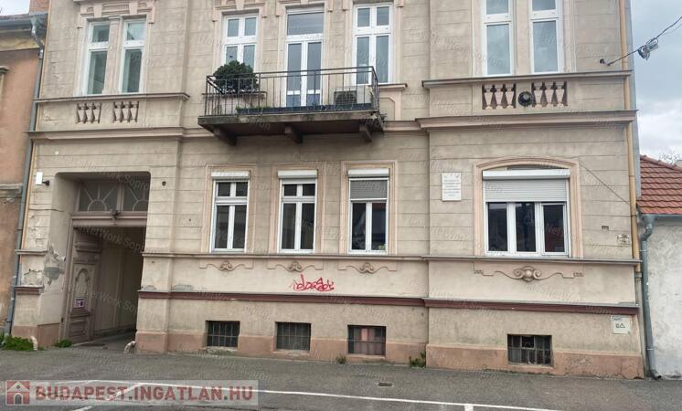 Sopronban tágas lakás kiadó (korábban fogorvosi rendelő)                                 