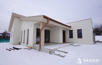 Eladó családi ház