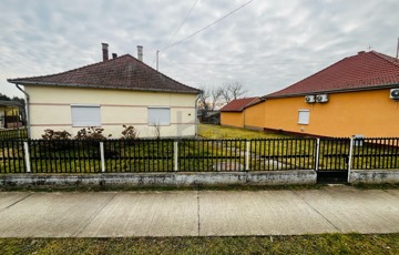 Eladó családi ház