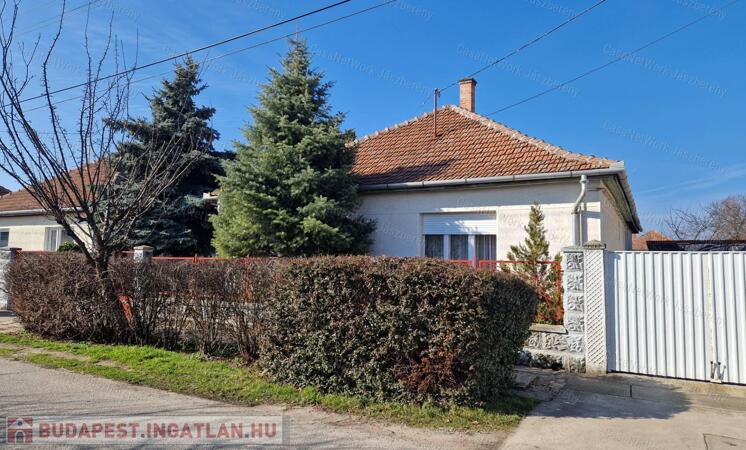 Jászberényben, a kertvárosban, 91 nm-es, 2,5 szobás családi ház eladó!                                 