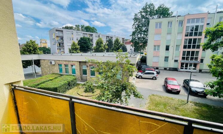 Eladó egy szigetelt 54 m²-es lakás Komárom közkedvelt részén!                                 