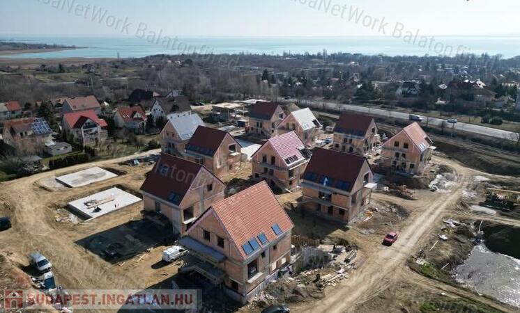 Új építésű luxus lakások - négylakásos társasházban Balatonfüreden                                 