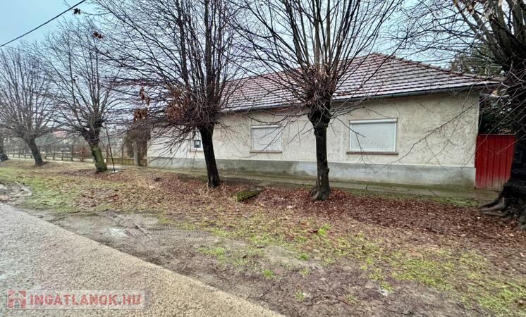 Szarvason csendes környéken családi ház eladó