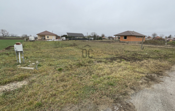 Eladó telek/földterület