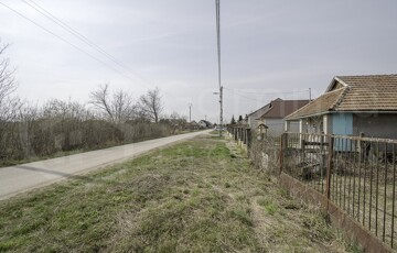 Eladó telek/földterület