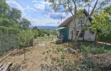 Eladó telek/földterület