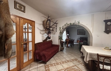 Eladó családi ház