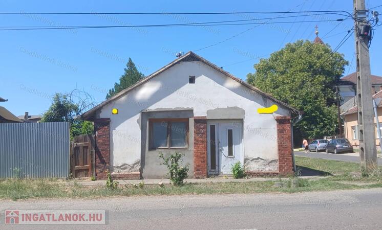 Eladó Tiszaföldváron egy 110 m2-es családi ház.