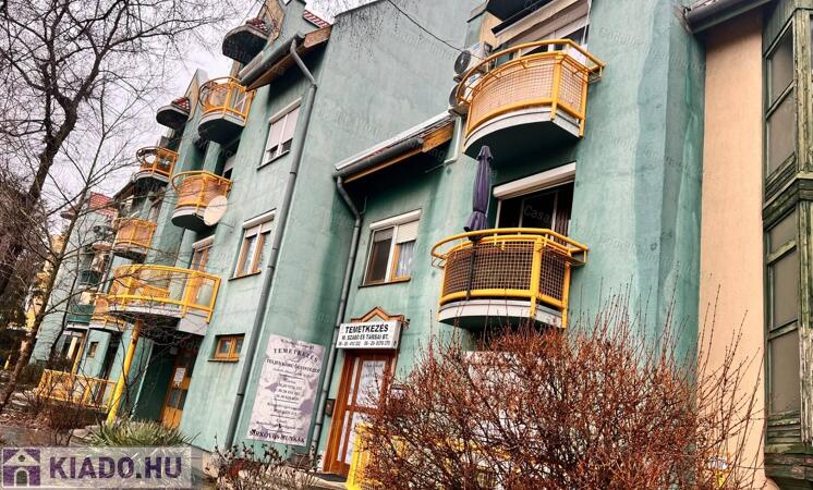 IRODA / SZALON / RENDELŐ felszíni parkolóval                                 