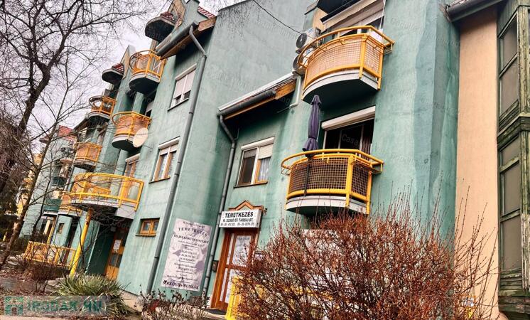 IRODA / SZALON / RENDELŐ felszíni parkolóval                                 