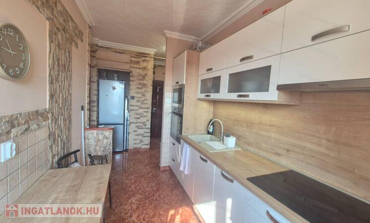 Oroszlány Dózsa Gy. út felújított lakás KIZÁRÓLAG nálunk!