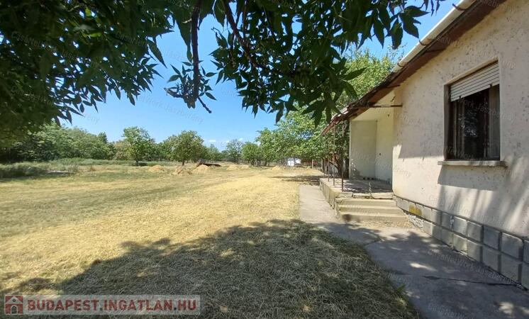 Jászkíséren eladó egy 78 nm-es, 2 szobás felújítandó családi ház                                 