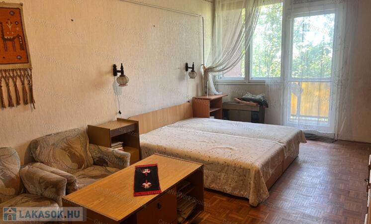 Szolnokon eladó téglalakás                                 