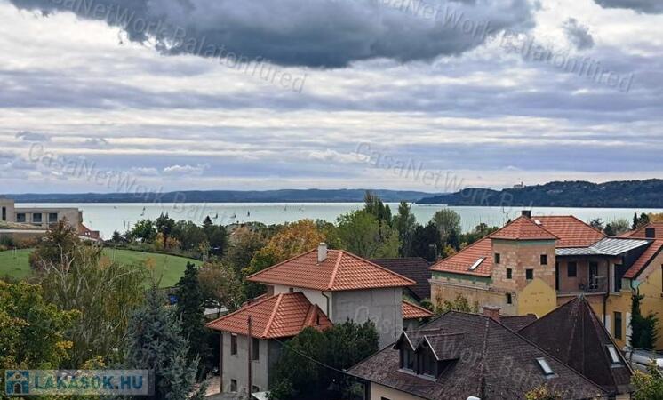 Panorámás, part közeli - Eladó LAKÁS BALATONFÜREDEN                                 