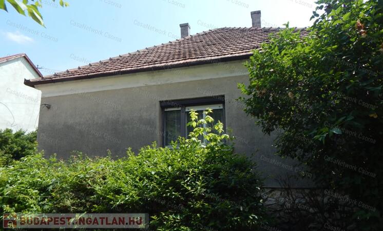 Pápa csendes részén családi ház eladó                                 