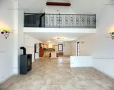 Eladó családi ház Üröm 229 000 000 Ft