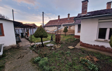 Eladó telek/földterület