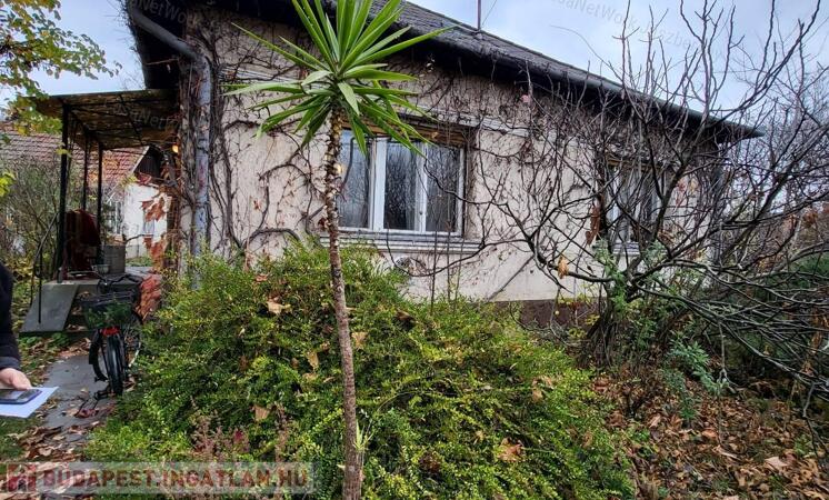 Eladó felújítandó kockaház Jászapátin                                 