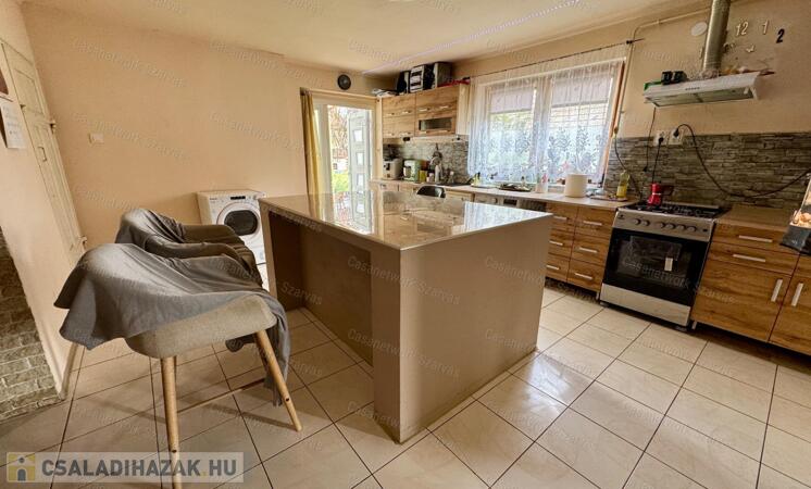 Csabacsűdön, azonnal költözhető, tágas családi ház eladó                                 