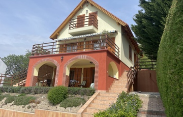 Eladó családi ház