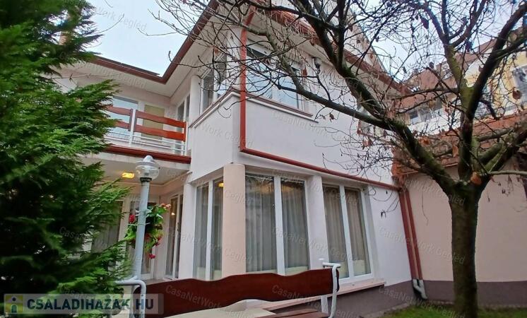 Eladó kecskemét szívében 268 m2 Családi Ház.                                 