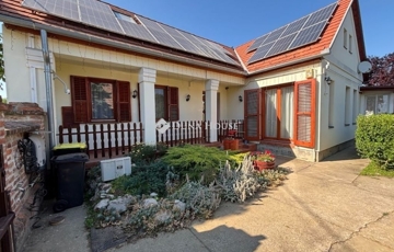 Eladó családi ház