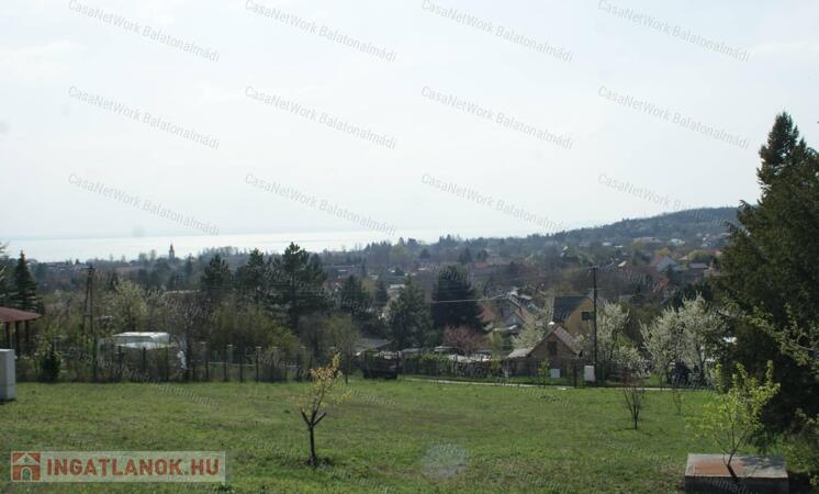 Balatonkenesén panorámás építési telek eladó