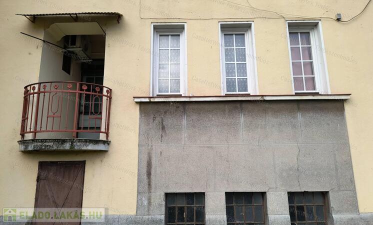 Eladó polgári jellegű  kétszobás lakás Kisújszálláson!                                 