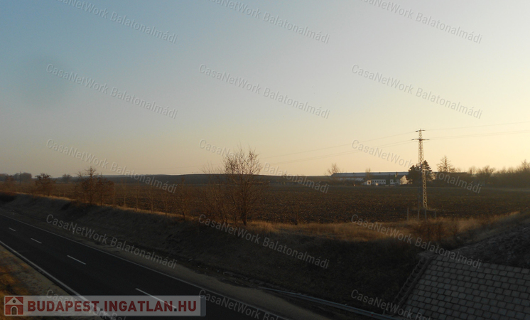 Kitűnően megközelíthető telep - hely!                                 