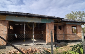 Eladó családi ház