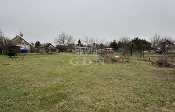 Eladó telek/földterület