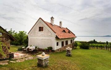 Eladó telek/földterület