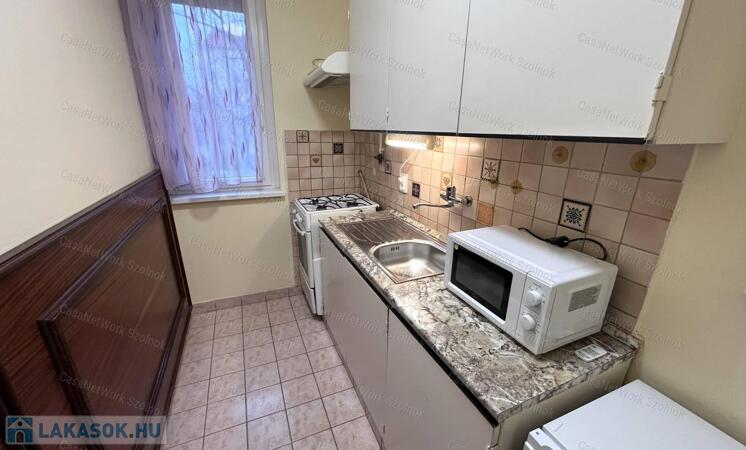 Kiadó 1. emeleti, 1+1 szobás lakás Szolnok belvárosában                                 