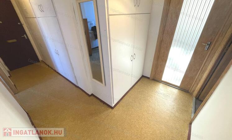 Napfényes, tágas lakás