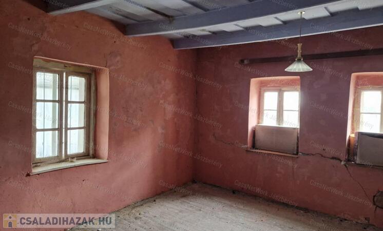Jászdózsán 63 nm-es, erősen felújítandó vagy lebontandó ház eladó                                 