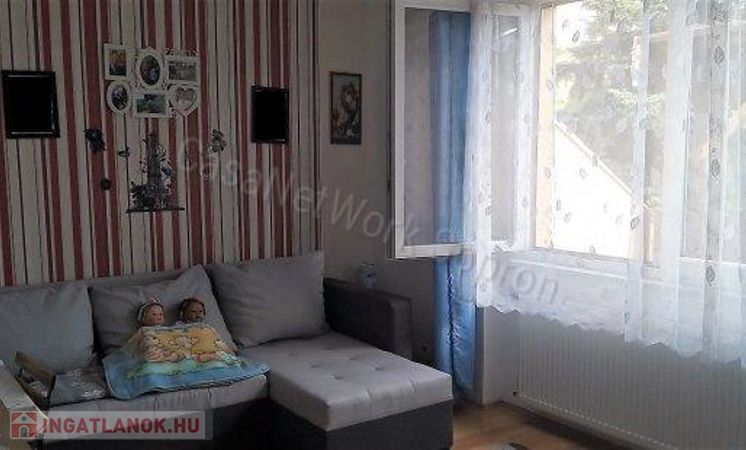 Sopronban magasföldszinti, teraszos, újszerű lakás eladó
