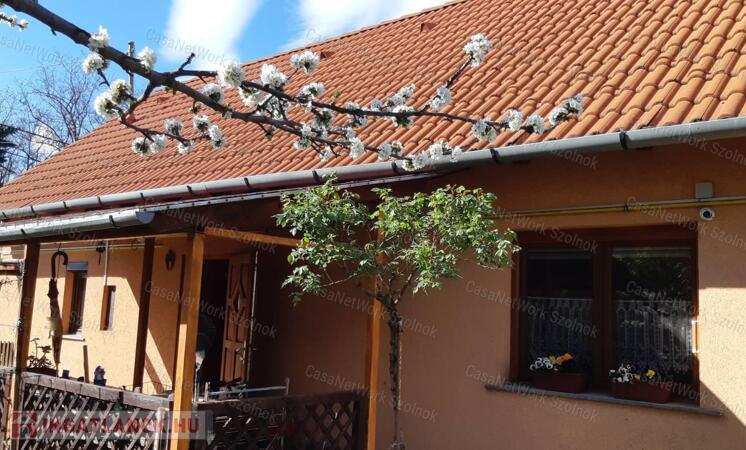 Szolnok-Szandaszőlős kertes családi ház eladó!