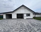 Kiadó családi ház Nyúl 380 000 Ft