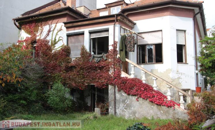 Keszthely belvárosában eladó  5 szobás, nagypolgári családi ház.                                 