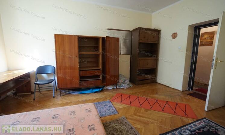 Egyetemvárosban ELADÓ egy 74 nm kiváló befektetési lehetőség                                 