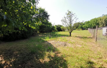 Eladó telek/földterület