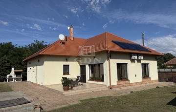 Eladó családi ház