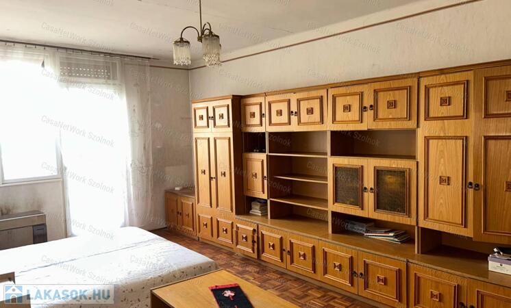 Szolnokon eladó téglalakás                                 