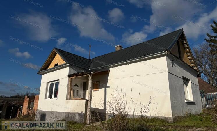 Művészi atmoszféra, vidéki idill – hangulatos otthon Vigántpetenden!                                 