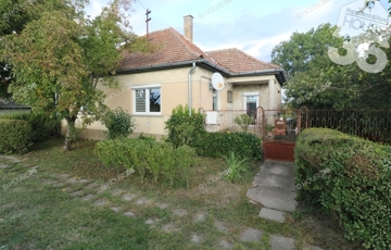 Eladó családi ház