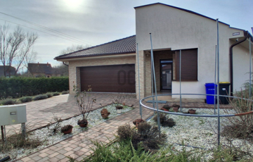 Kiadó családi ház