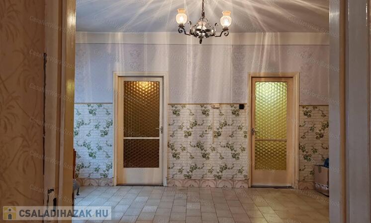 Eladó 91 nm-es családi ház Kengyel főutcáján!                                 