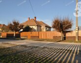 Eladó családi ház Nyárlőrinc 69 900 000 Ft