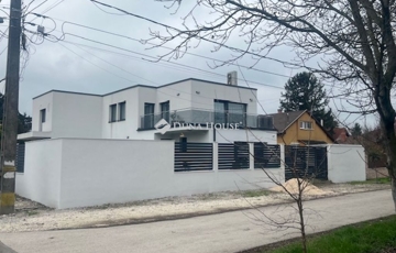 Eladó családi ház