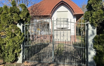 Eladó családi ház